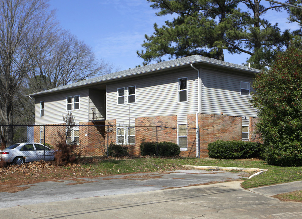 Drake Crossing in Huntsville, AL - Building Photo