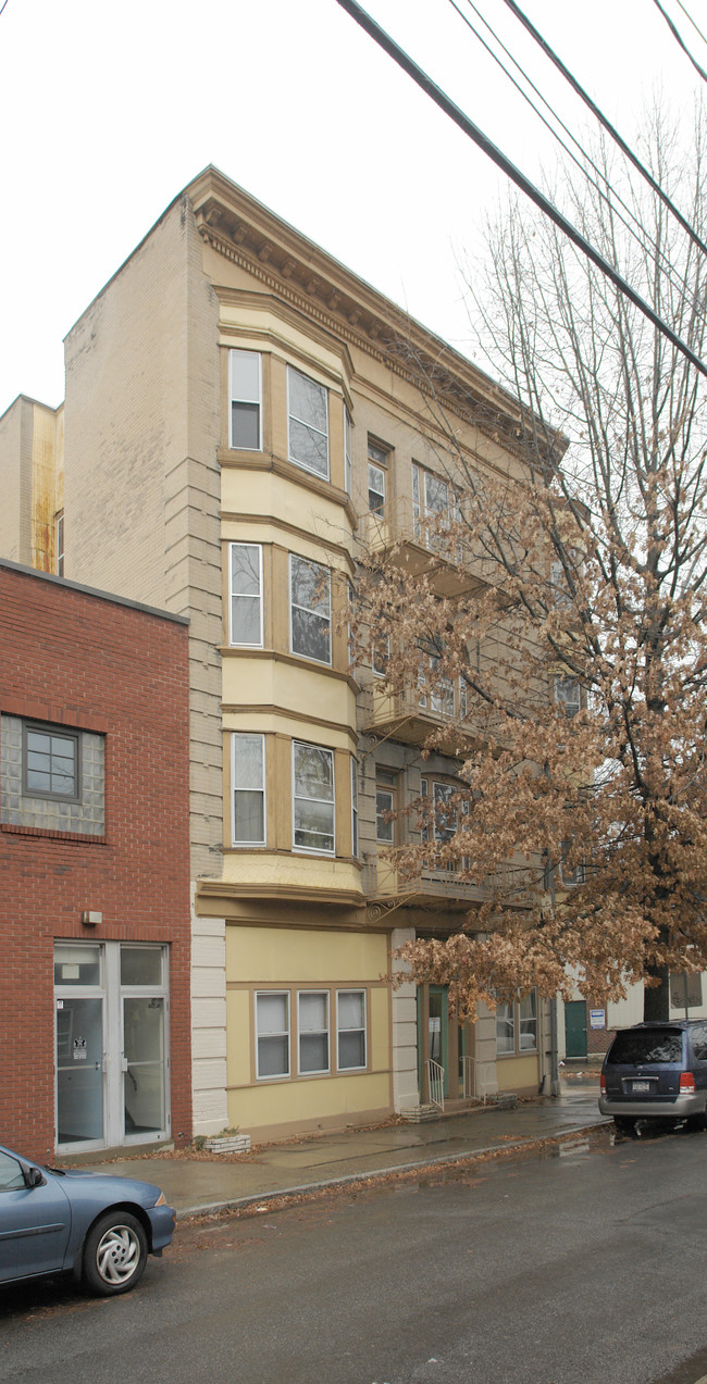 251 Green St in Schenectady, NY - Foto de edificio - Building Photo