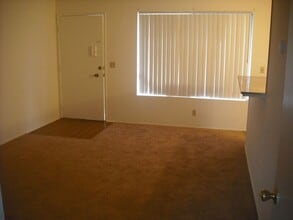 1920 N H St in Oxnard, CA - Building Photo - Building Photo