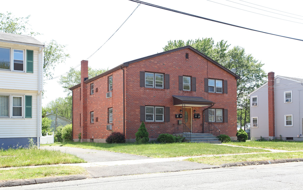 27 Cumberland Dr in East Hartford, CT - Building Photo