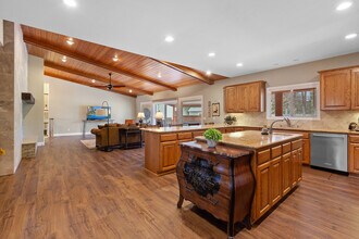10101 N Pines Rd in Hayden Lake, ID - Building Photo - Building Photo