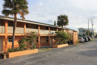 Beach House Apartments in Cocoa Beach, FL - Building Photo - Building Photo