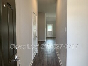 708 Stonemanor Bay in Seguin, TX - Building Photo - Building Photo