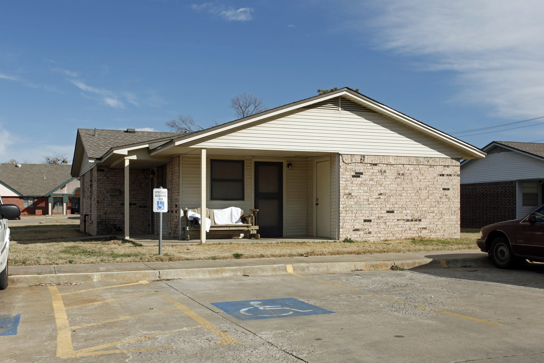 313 N Louisa Ave in Shawnee, OK - Foto de edificio