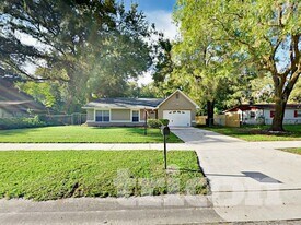 3109 Camphor Dr in Plant City, FL - Building Photo