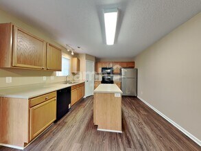 5710 Waterpoint Dr in Browns Summit, NC - Building Photo - Building Photo