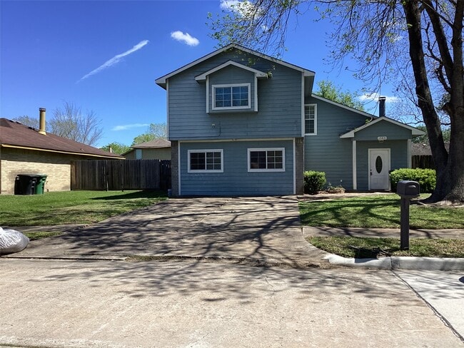 15831 Bazelbriar Ln in Missouri City, TX - Building Photo - Building Photo