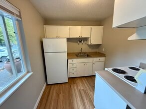 Cathedral Park Apartments in Portland, OR - Foto de edificio - Building Photo