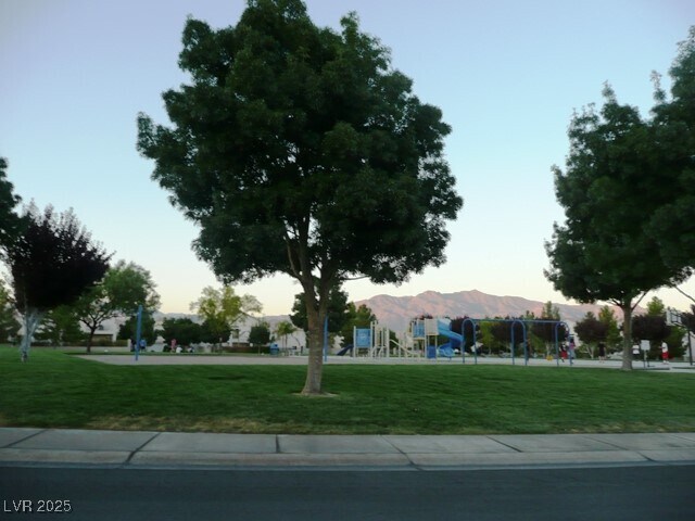 8632 Honey Vine Ave in Las Vegas, NV - Building Photo - Building Photo