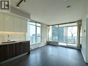 4900 Lennox Ln in Burnaby, BC - Building Photo - Building Photo