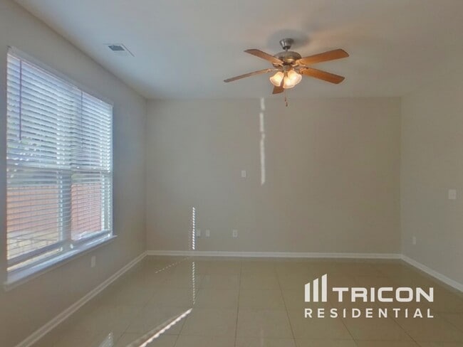 330 Lauren Dr in Fairburn, GA - Building Photo - Building Photo