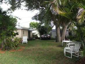 1568 NE 45th St in Oakland Park, FL - Building Photo - Building Photo