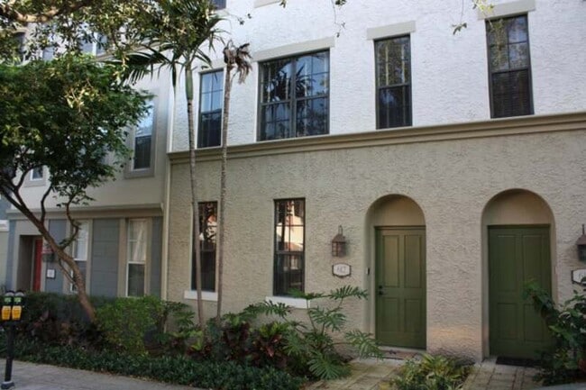 612 Fern St in West Palm Beach, FL - Building Photo - Building Photo