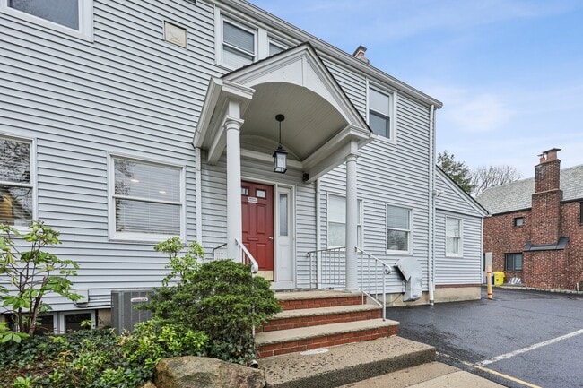 756 Cedar Ln in Teaneck, NJ - Building Photo - Building Photo