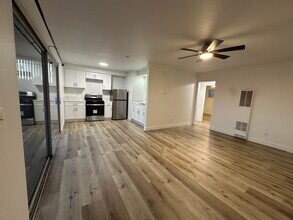74-88 N Laurel St. Apartments in Ventura, CA - Foto de edificio - Building Photo