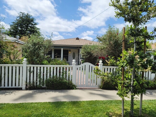 property at 422 N Shaffer St