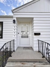 3711 37th St in Des Moines, IA - Building Photo - Building Photo