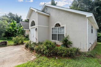 2961 Viking Way in Tallahassee, FL - Foto de edificio - Building Photo