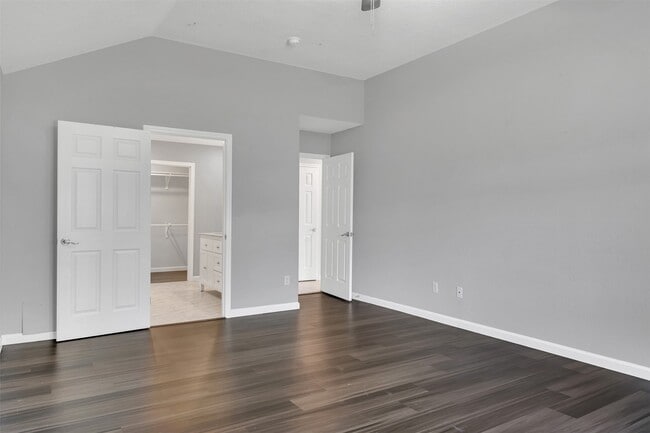 6923 Creek Village Dr