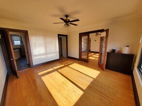 2352 N Spaulding Ave in Chicago, IL - Building Photo - Building Photo