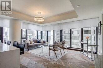 200 Cumberland St in Toronto, ON - Building Photo - Building Photo