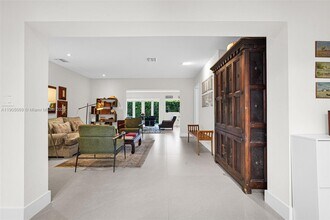 397 Harbor Ct in Key Biscayne, FL - Building Photo - Building Photo