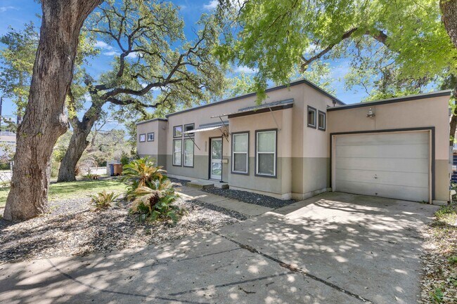3808 Menchaca Rd in Austin, TX - Building Photo - Building Photo