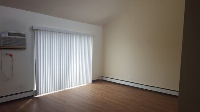 490 Pleasant Run Dr, Unit 490-F in Wheeling, IL - Building Photo - Building Photo