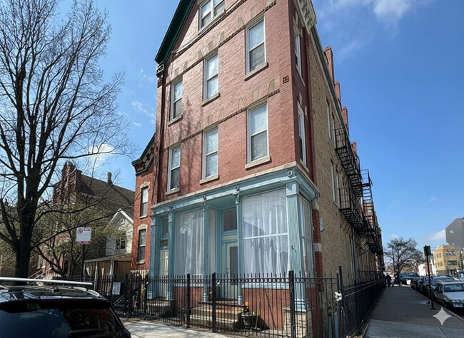 property at 1362 N Bosworth Ave