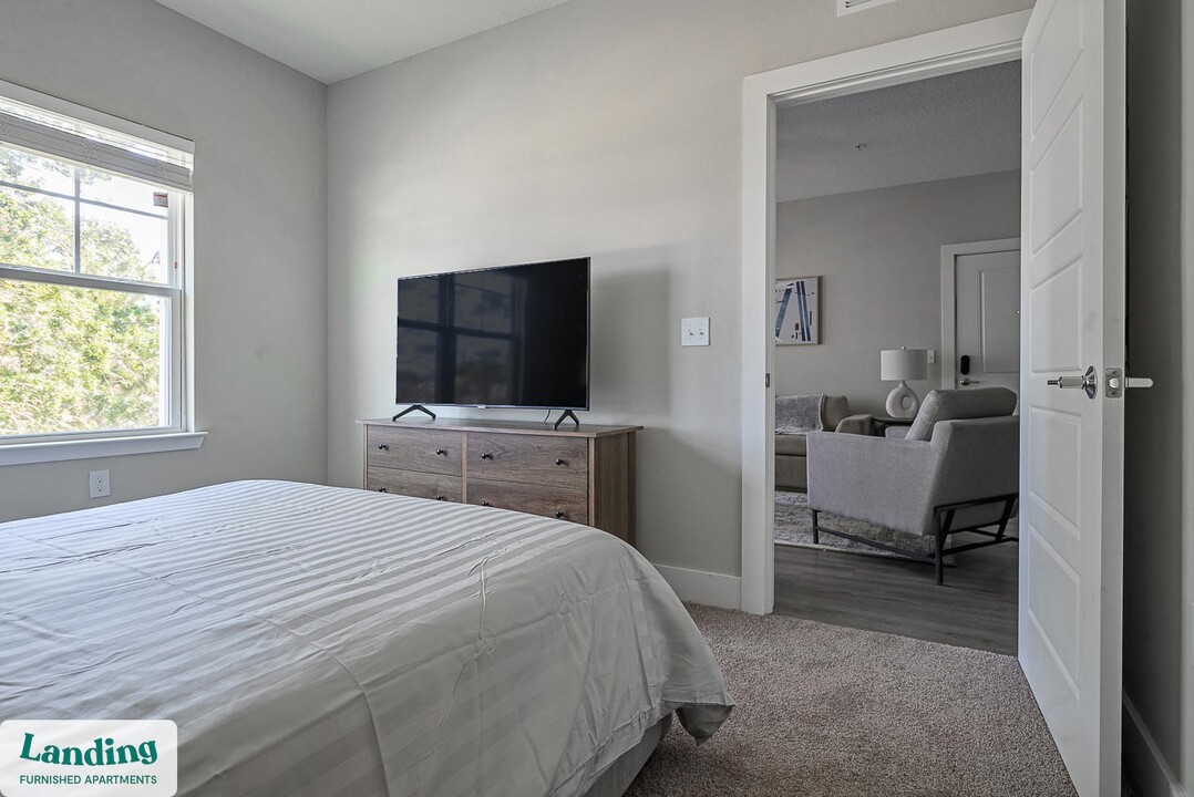3060 Southcreek Blvd in Orlando, FL - Building Photo