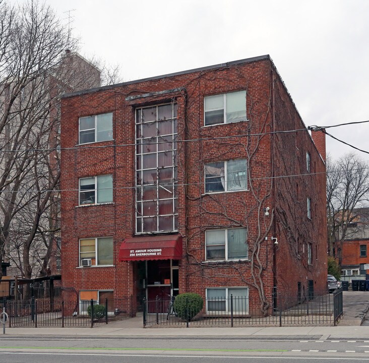 203-256 Sherbourne St. in Toronto, ON - Building Photo