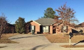 103 Bridgemont Way in Hinesville, GA - Building Photo