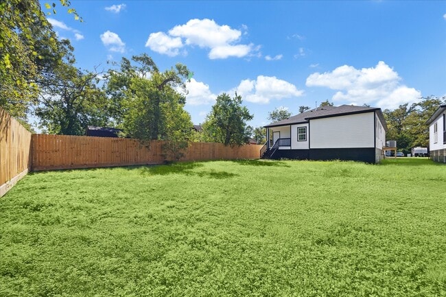 property at 120 W Mulberry Ave