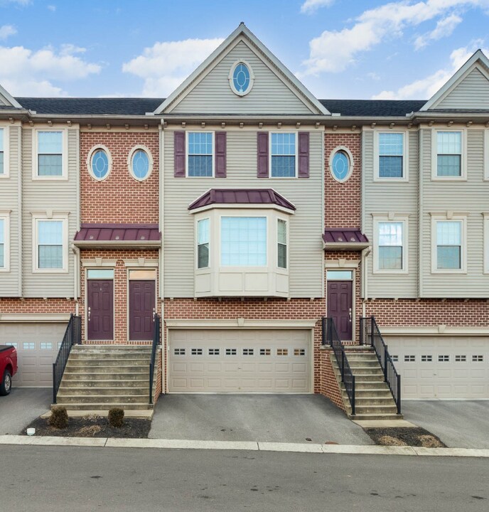 6350 Creekbend Dr in Mechanicsburg, PA - Building Photo