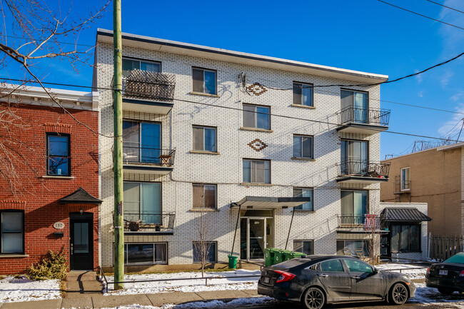 183 Saint-Pierre Av in Lachine, QC - Building Photo - Building Photo