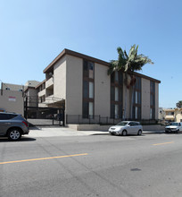 St Andrews Place in Los Angeles, CA - Foto de edificio - Building Photo