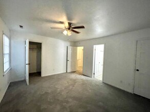 4708 Woods Edge Rd in Virginia Beach, VA - Building Photo - Building Photo