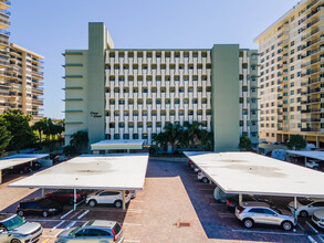 Crane Crest Apartments in Pompano Beach, FL - Building Photo - Building Photo