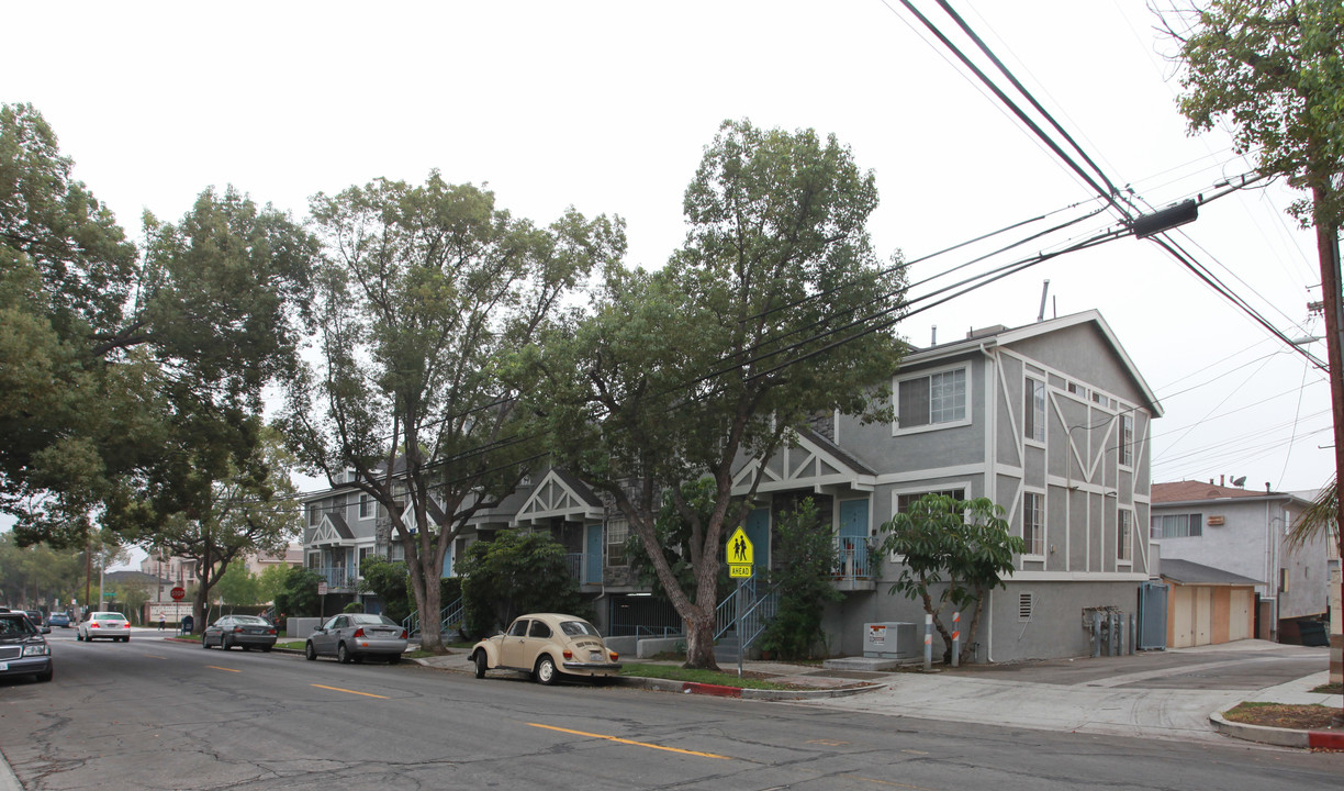 217 N 6th St in Burbank, CA - Building Photo