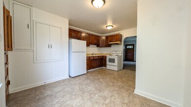 704 Hickory St in Creston, IA - Building Photo - Building Photo