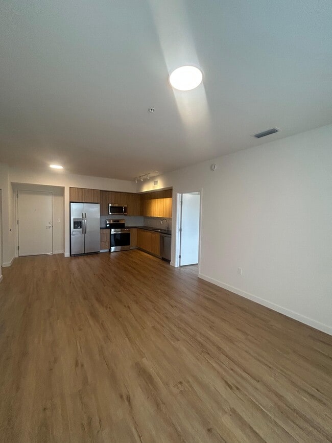 984 E 27th St, Unit C2 in Hialeah, FL - Building Photo - Building Photo