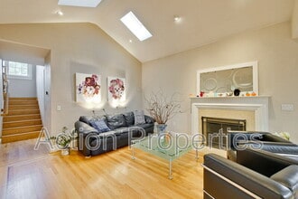 714 Greer Rd in Palo Alto, CA - Building Photo - Building Photo