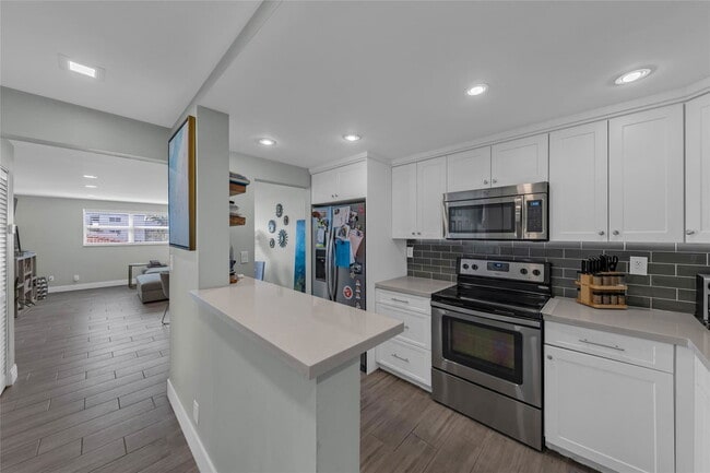 611 NE 14th Ave in Fort Lauderdale, FL - Building Photo - Building Photo