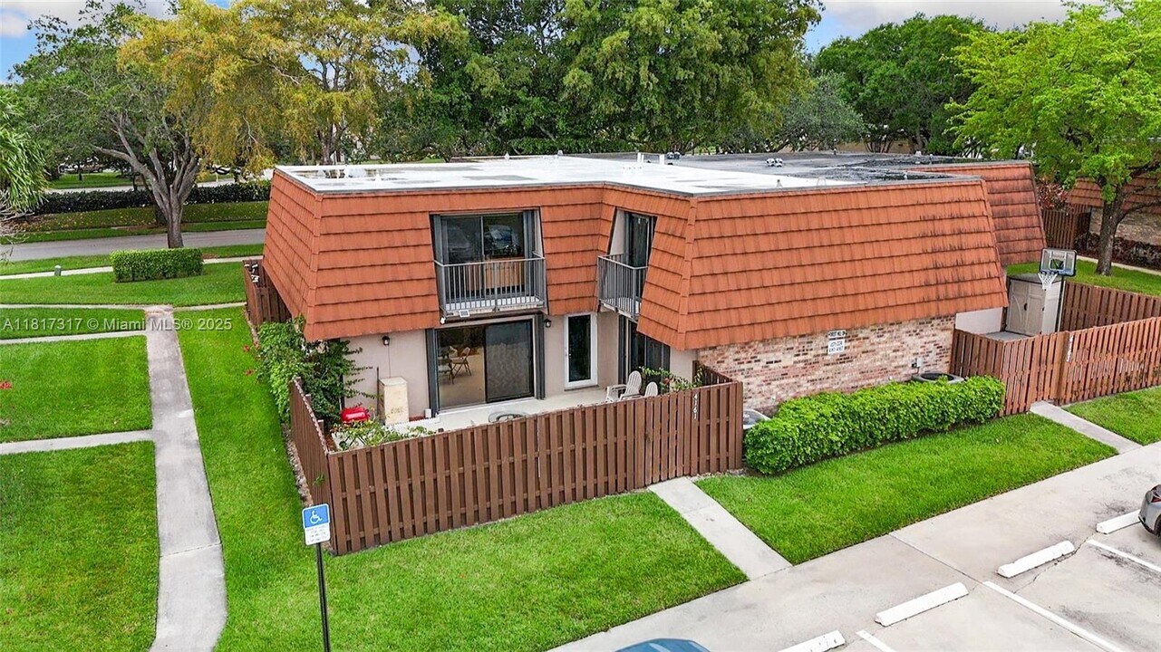4161 Forest Hill Dr in Hollywood, FL - Building Photo