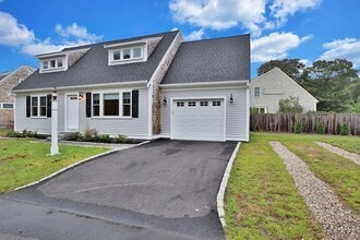1 Beach Plum Path in Falmouth, MA - Foto de edificio - Building Photo