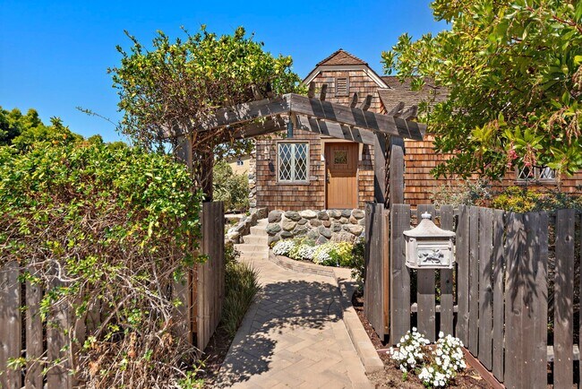 274 Wave St in Laguna Beach, CA - Building Photo - Building Photo