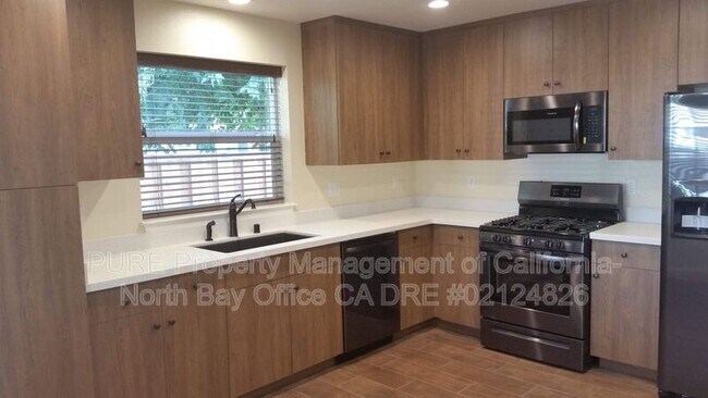 131 Arlington Dr in Petaluma, CA - Building Photo - Building Photo