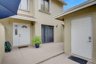 1105 Maplewood Dr in Greenacres, FL - Building Photo - Building Photo