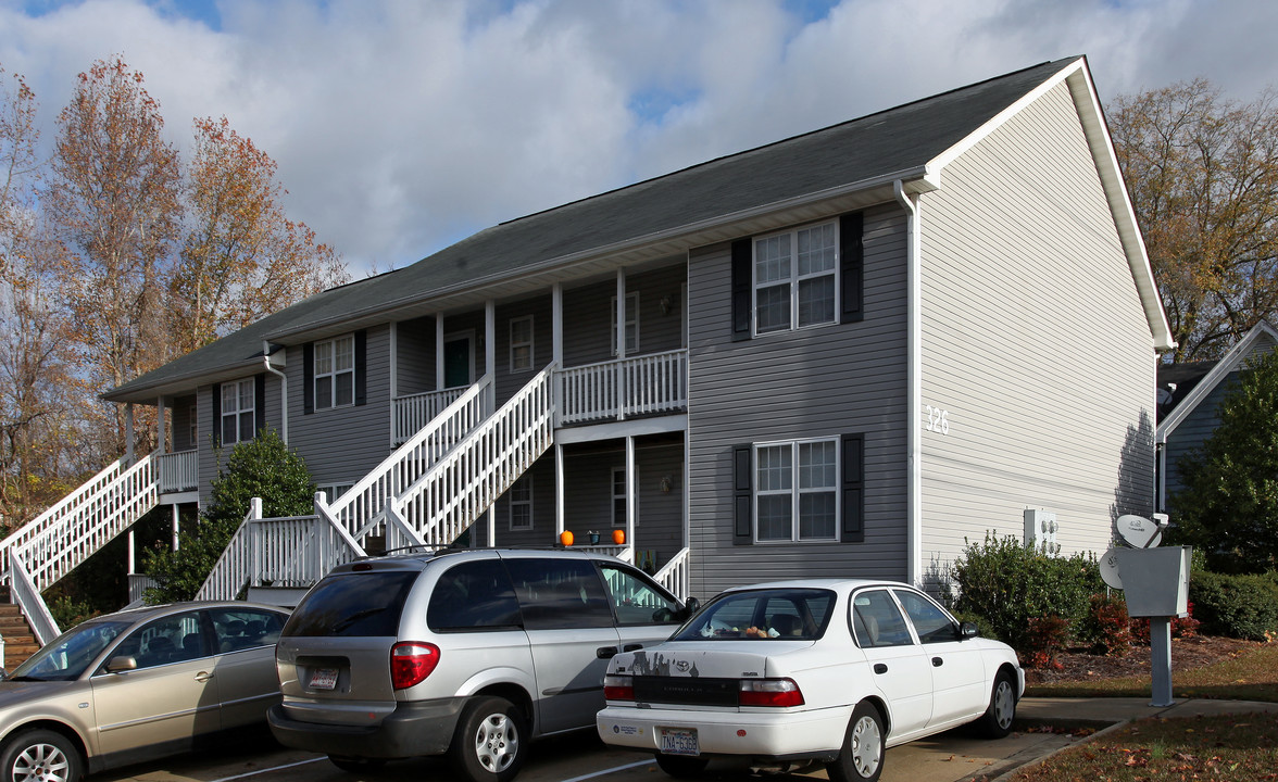 Carolina Place Apartments in Clayton, NC - Foto de edificio