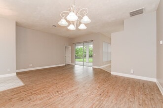 831 SW 3rd Ave in Cape Coral, FL - Building Photo - Building Photo